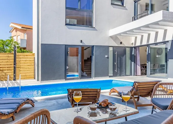 Villa Rougemarin - Rouge With Private Pool